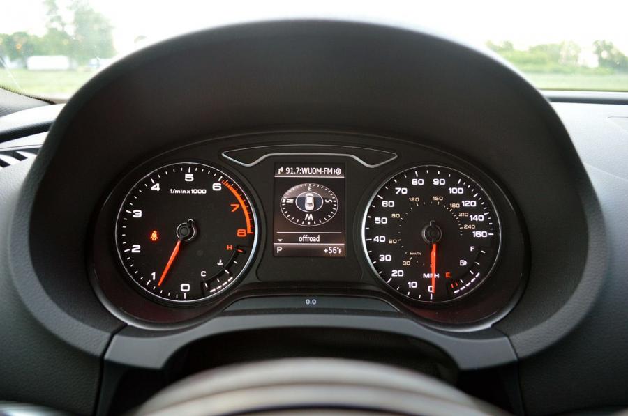 Панель приборов Audi A3 Sedan 2.0T Quattro (8V) 2014 года  (NA) (фото 75 из 88)